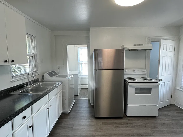 35 Maud St #2 — Photo 26