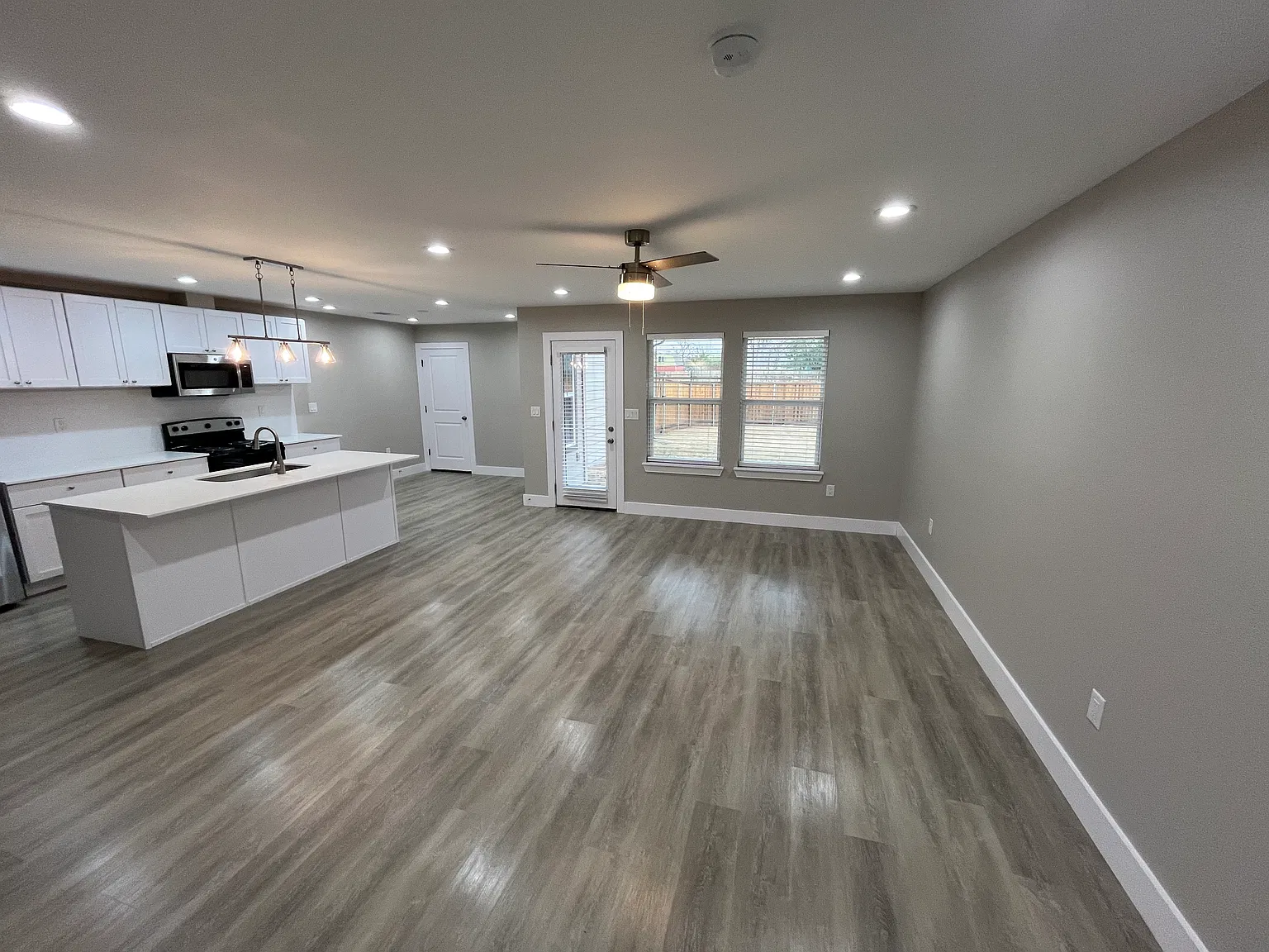 4 bed, 1623 sqft, $2,599 — Photo 4