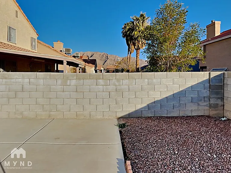 5825 Goodsprings Ct — Photo 28