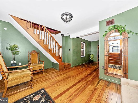 3rd image of 108 Water St