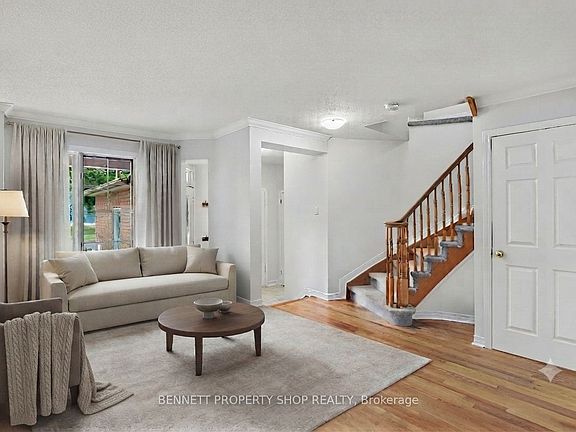 3rd image of 190 Forestglade Cres