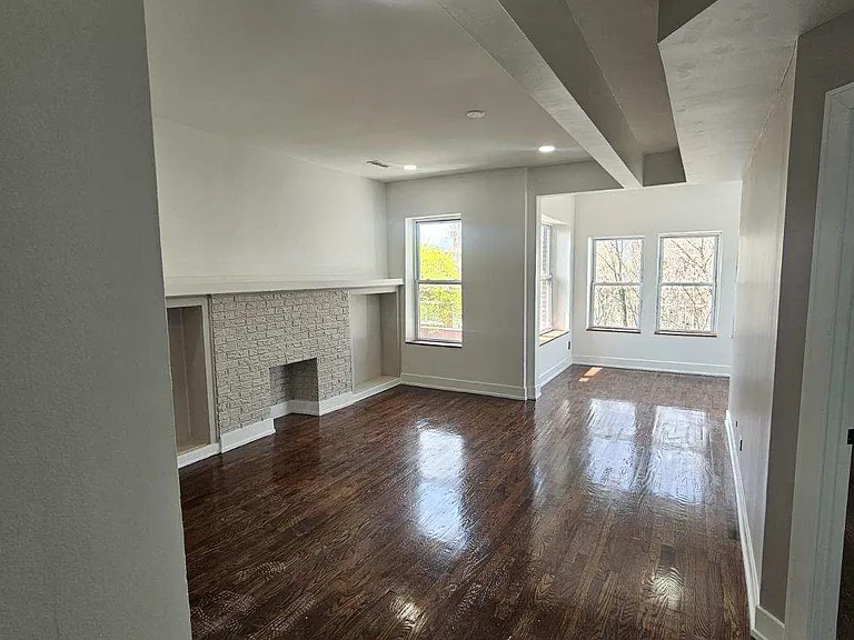 6915 S Peoria St — Photo 2