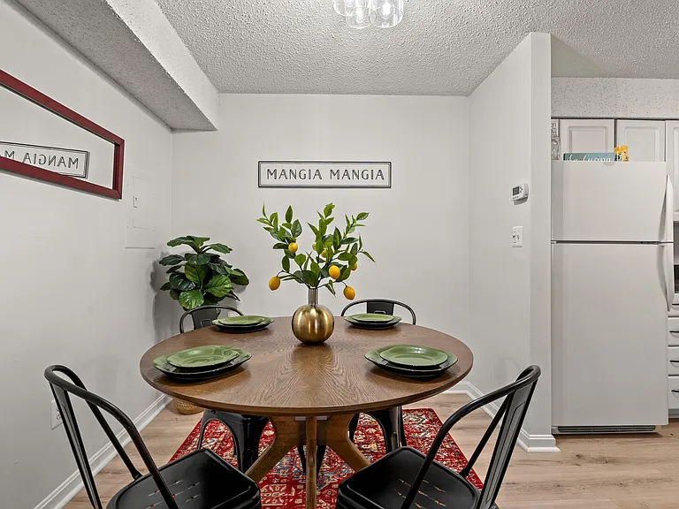 Mary Caroline Cir — Photo 6