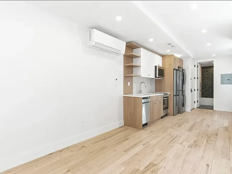 376 Montgomery St #2B — Photo 5