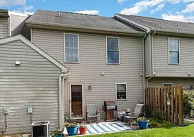 459 Stonehedge Ln — Photo 6