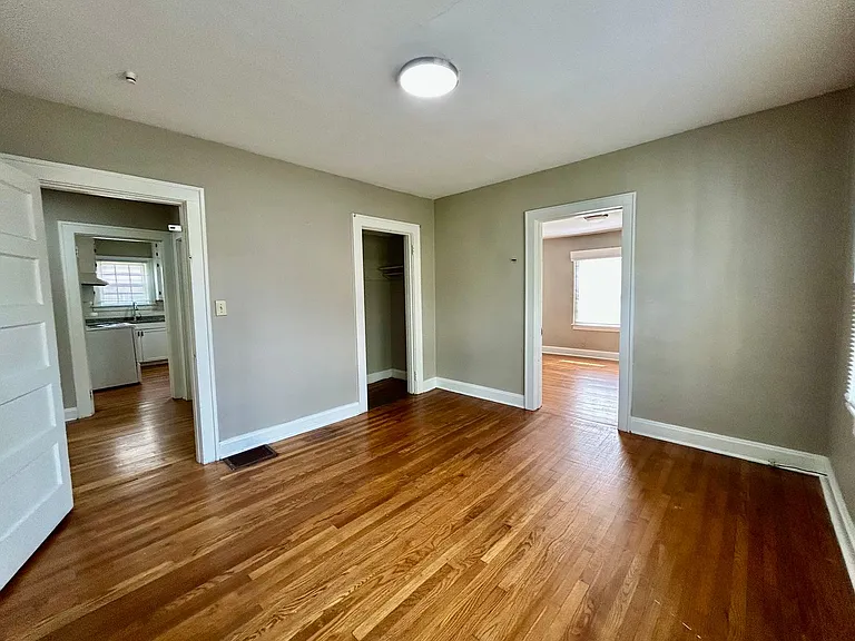 321 S 3rd St — Photo 12