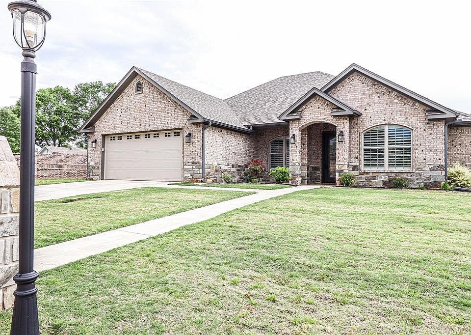 1st image of 201 Lafoy Ln