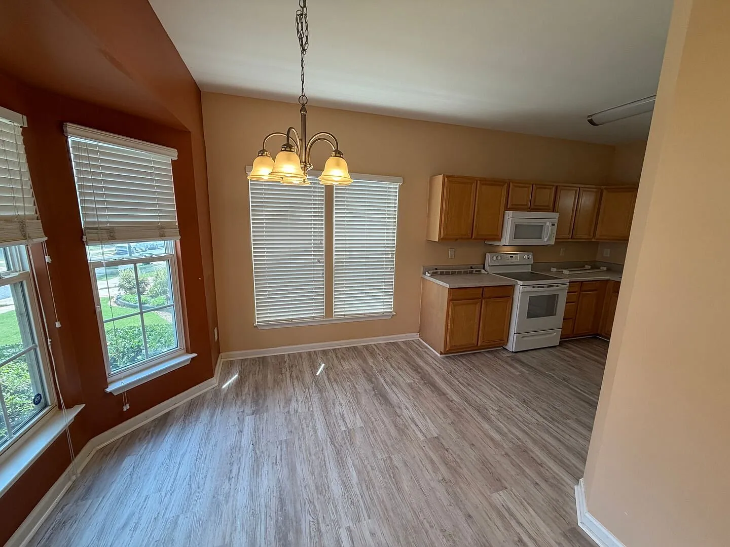 Updated 3 Bed, 2.5 Bath Townhome Available in Mauldin! — Photo 3
