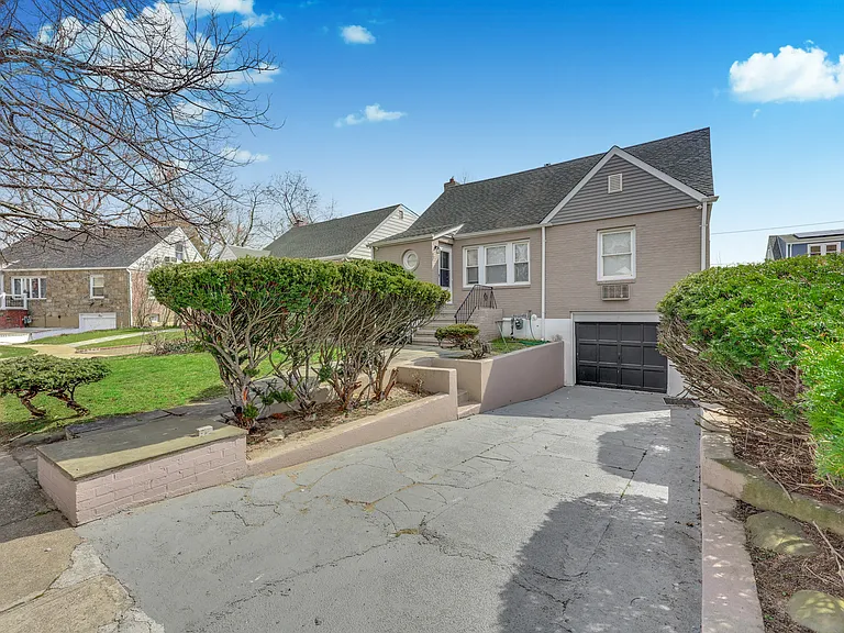 5 Hawthorne Ln — Photo 5