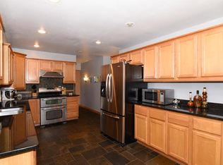 13510 W Pleasant View Ct, New Berlin, WI 53151