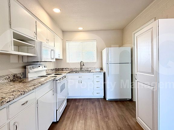 3rd image of 10807 W Oakmont Dr