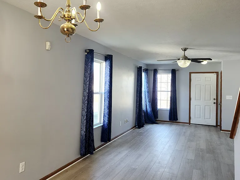 4005 Eminence Ln — Photo 3