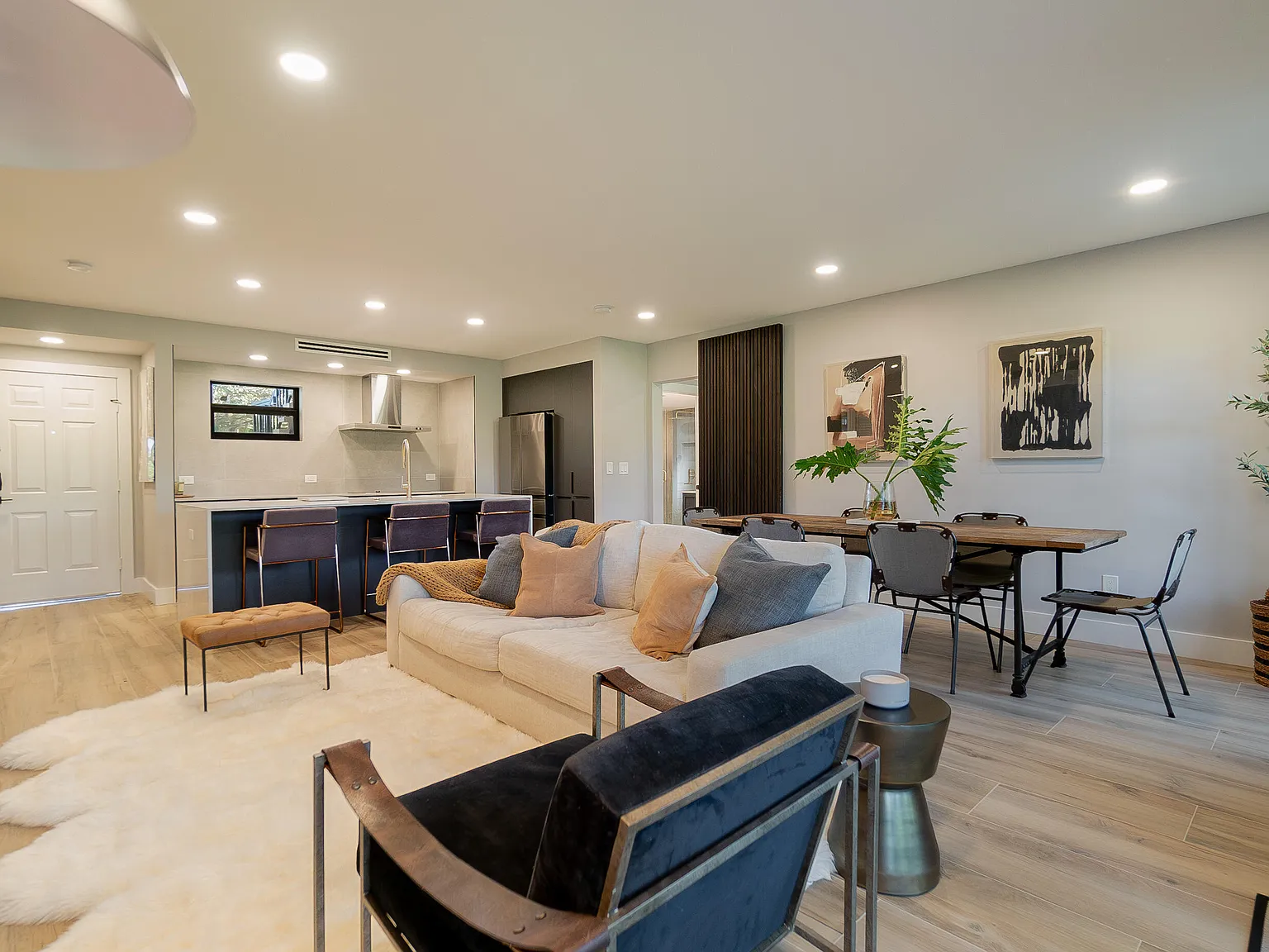 2 bed, 2.0 bath, 1400 sqft, $9,000 — Photo 1