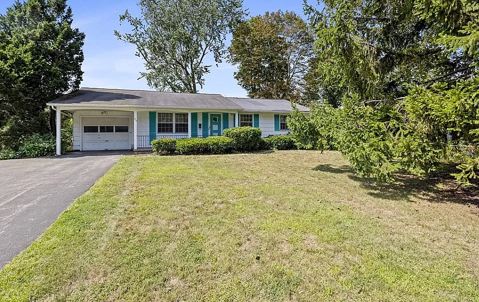 3 bed, 1120 sqft, $2,400 — Photo 2
