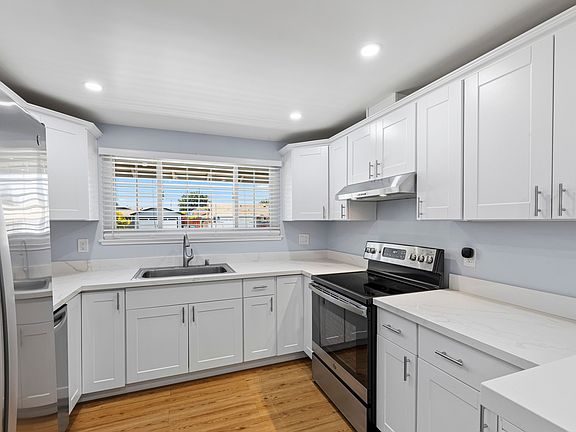 4th image of 598 Oakwood Dr