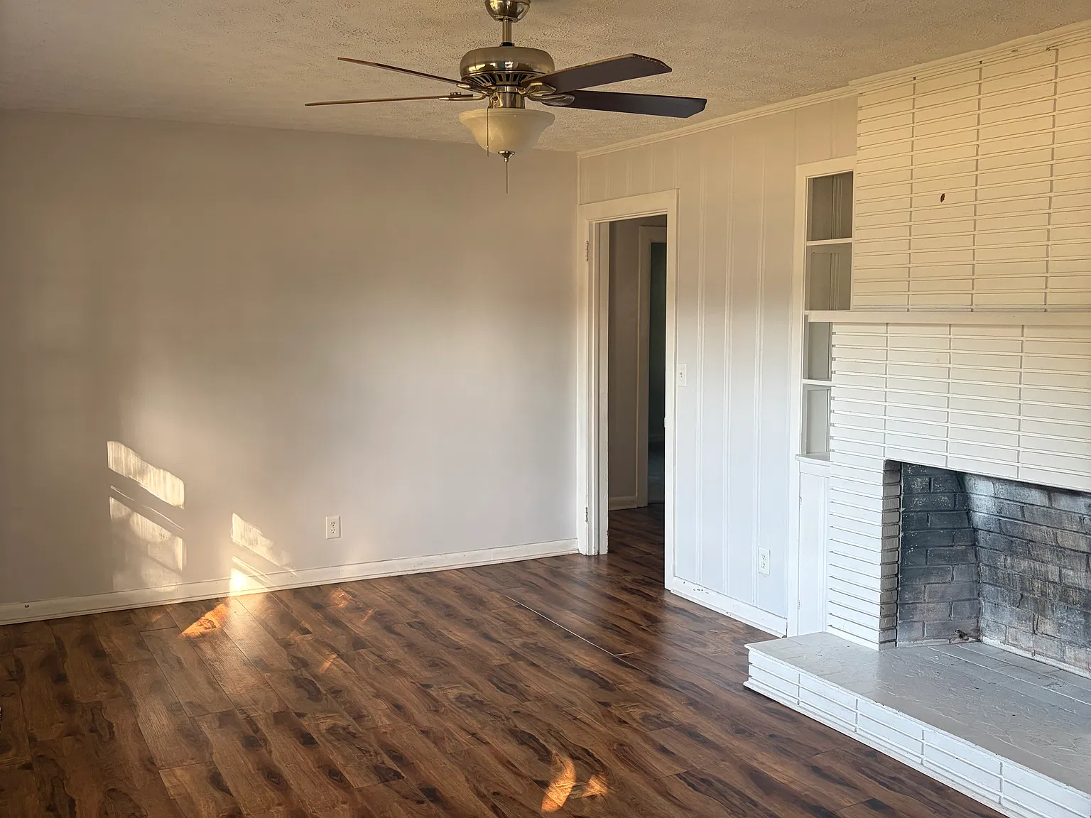 3 bed, 1.5 bath, 1100 sqft, $1,600 — Photo 2