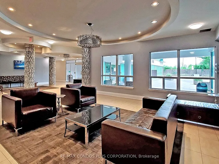 60 Fairfax Cres #315 — Photo 5