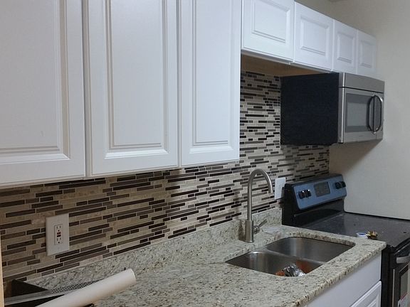 2nd image of 2315 Carlton Dr