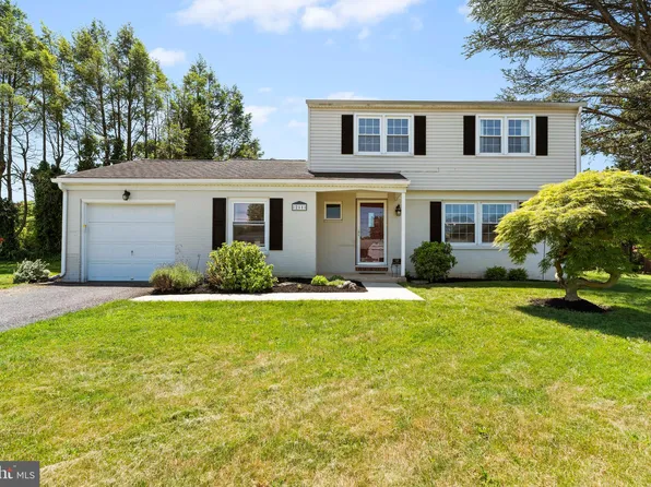 211 Linda Dr, Mechanicsburg, PA 17055