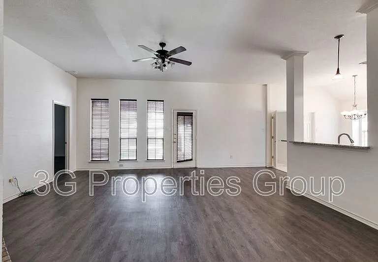 1316 Lochness Dr — Photo 6