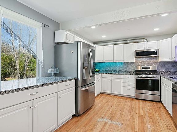 4th image of 21W546 Bemis Rd
