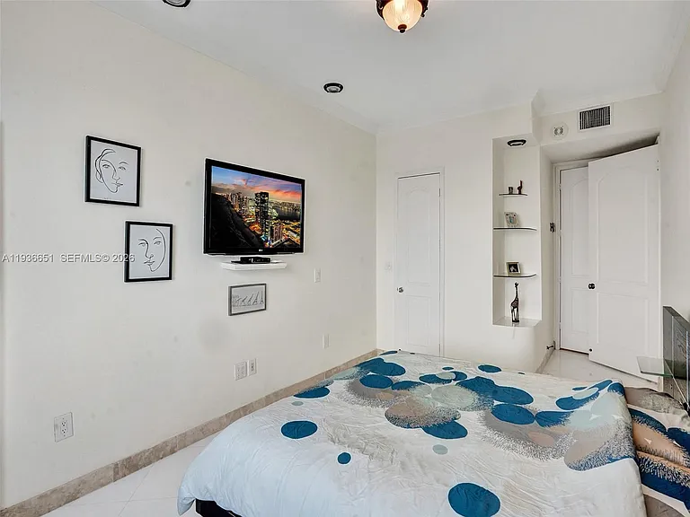 3180 S Ocean Dr #1709 — Photo 16