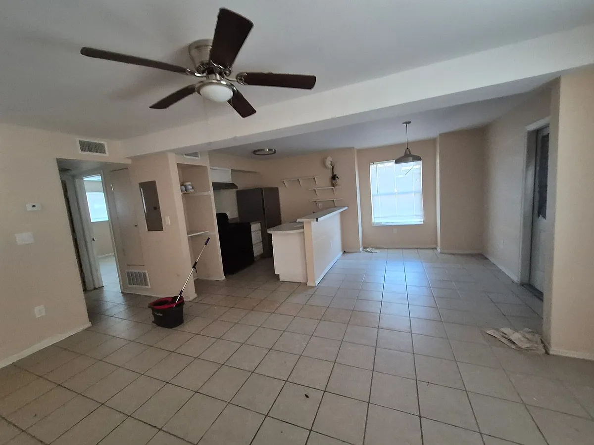 Building Photo - 3718 Pleasanton Rd #2104