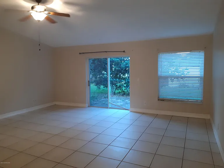 5937 Aires Ave — Photo 3