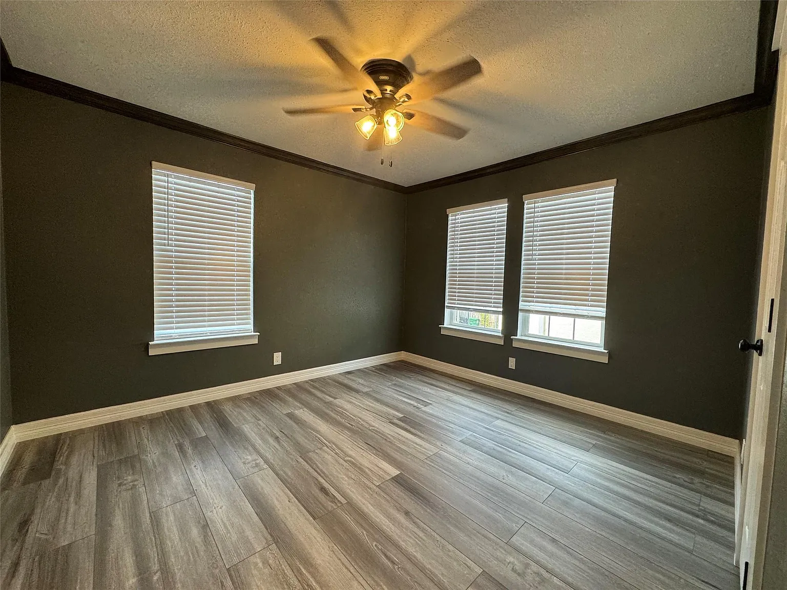2 bed, 1.0 bath, 1824 sqft, $2,100 — Photo 4