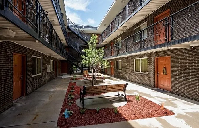 Courtyard Commons — Photo 2