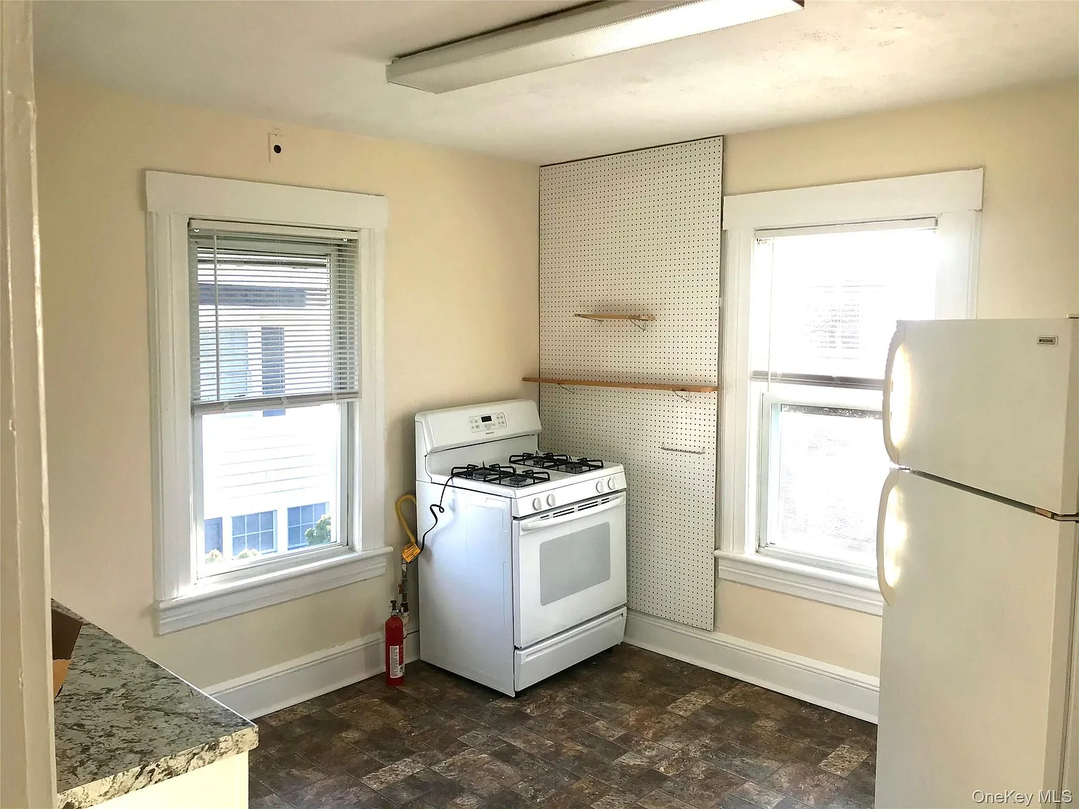 2 bed, 1.0 bath, 1939 sqft, $2,600 — Photo 4