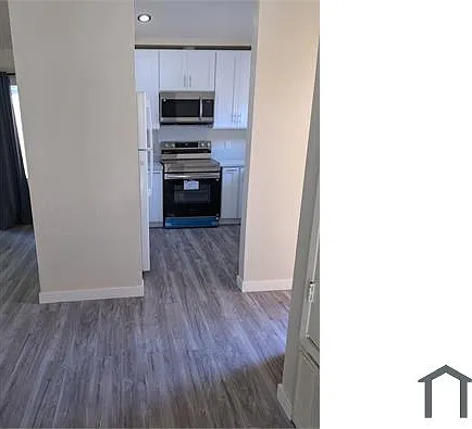 3 bed, 1202 sqft, $3,377 — Photo 4