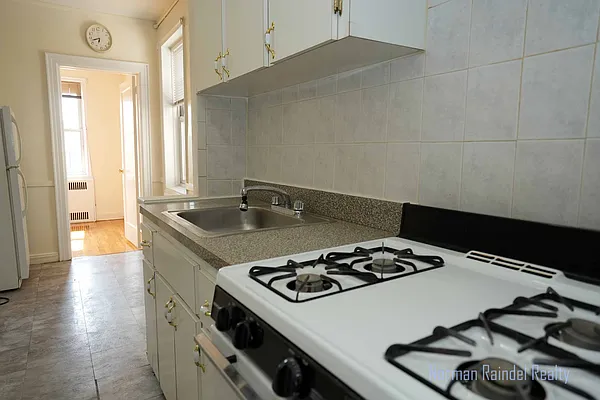 Rented by Norman Raindel, LREB | media 18