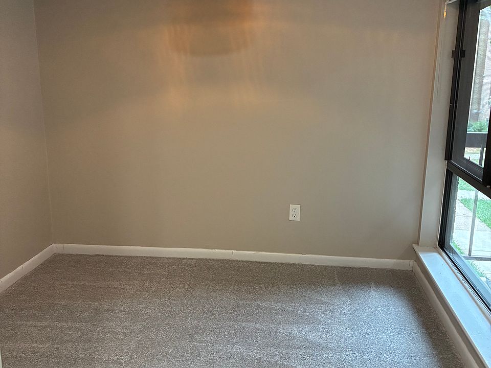 den with window to patio