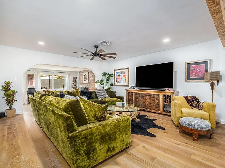 4344 E Clarendon Ave — Photo 5