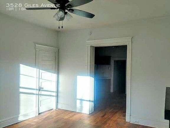3rd image of 3528 Giles Ave