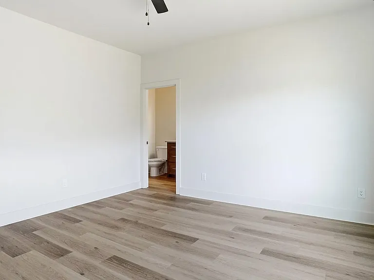 309 Railroad Ave — Photo 5