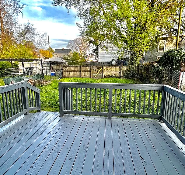 1812 Everett St — Photo 20
