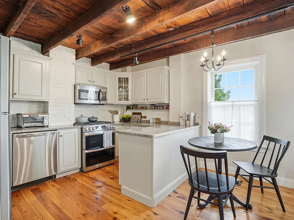 4 Short Street Pl