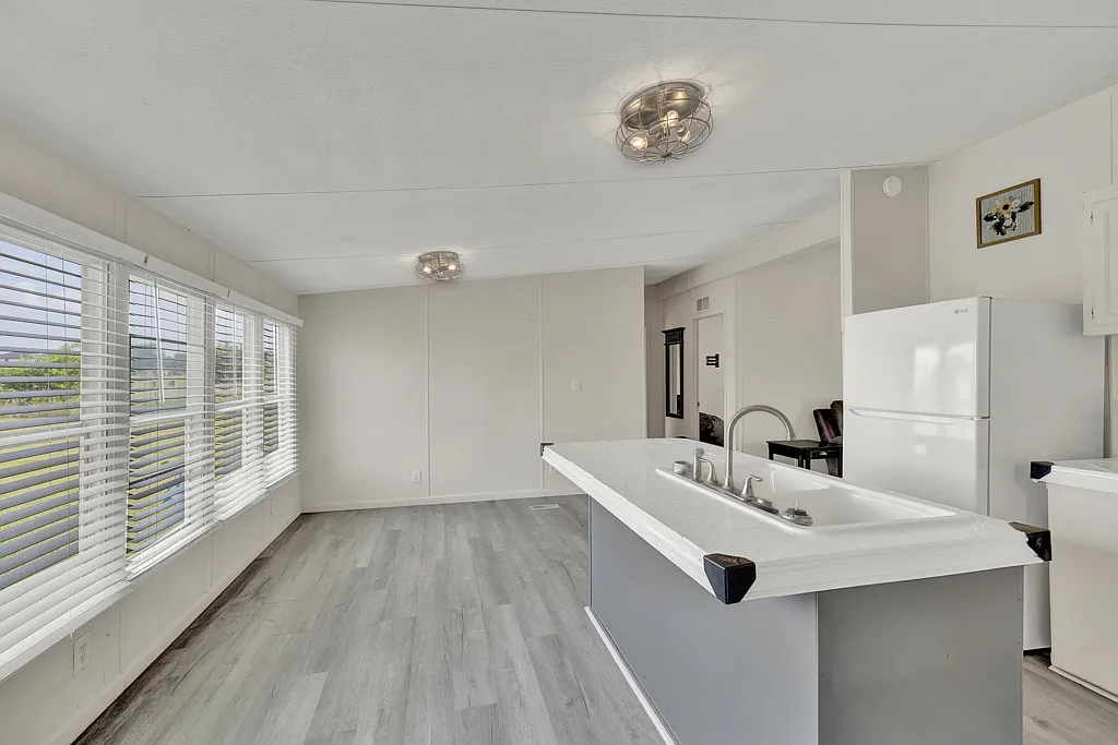 3 bed, 1600 sqft, $1,700 — Photo 4