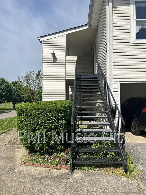 2 bed, 1.0 bath, 1000 sqft, $1,550 — Photo 2