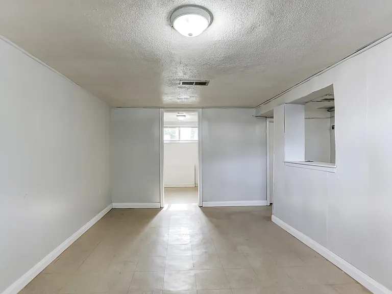 2563 Kingston Rd #BASEMENT — Photo 6