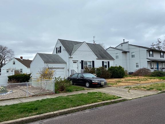 4th image of 1010 Carter Ave