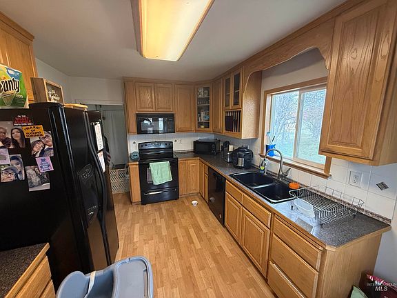 5th image of 918 5th St
