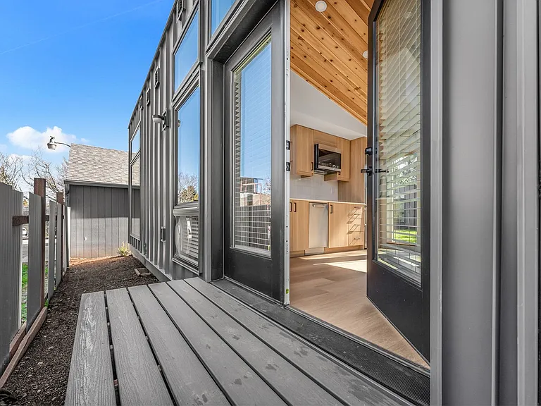 11446 NE Morris St — Photo 3