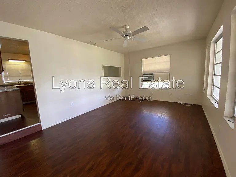 7906 Suncoast Dr — Photo 2