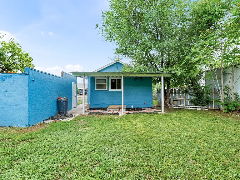 2428 Poplar St — Photo 14