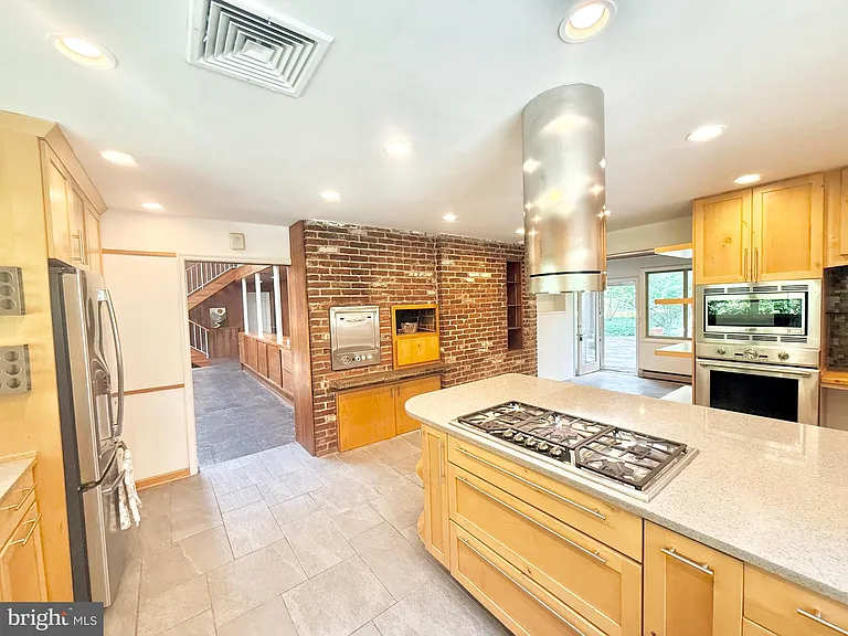 6819 Selkirk Dr — Photo 60