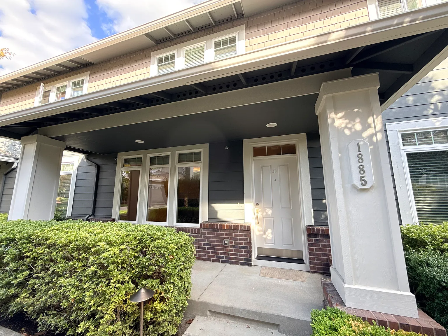 2 bed, 2.5 bath, 1374 sqft, $3,350 — Photo 2