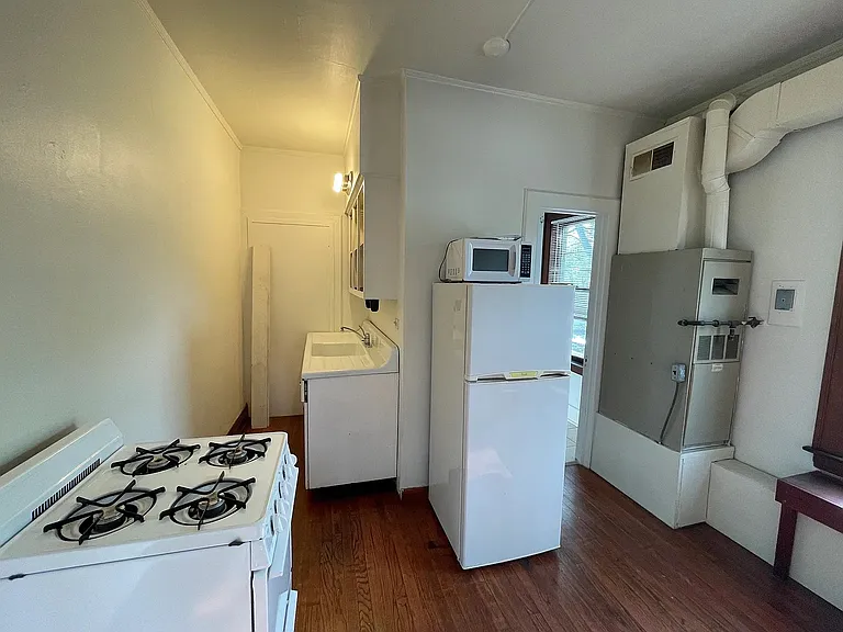 330 E Liberty Dr #2 — Photo 4